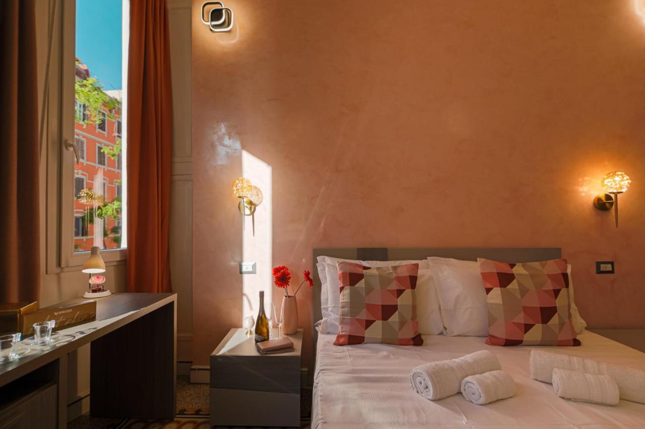 Erreggi Luxury Rooms โรม ภายนอก รูปภาพ